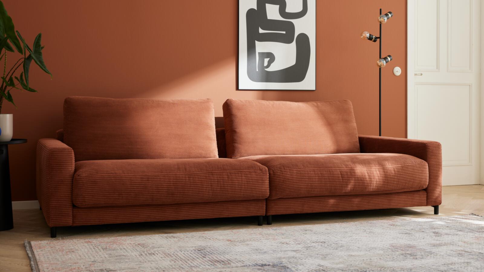 Roomio Sofa NO. 4103 in Stoff Cord rusty