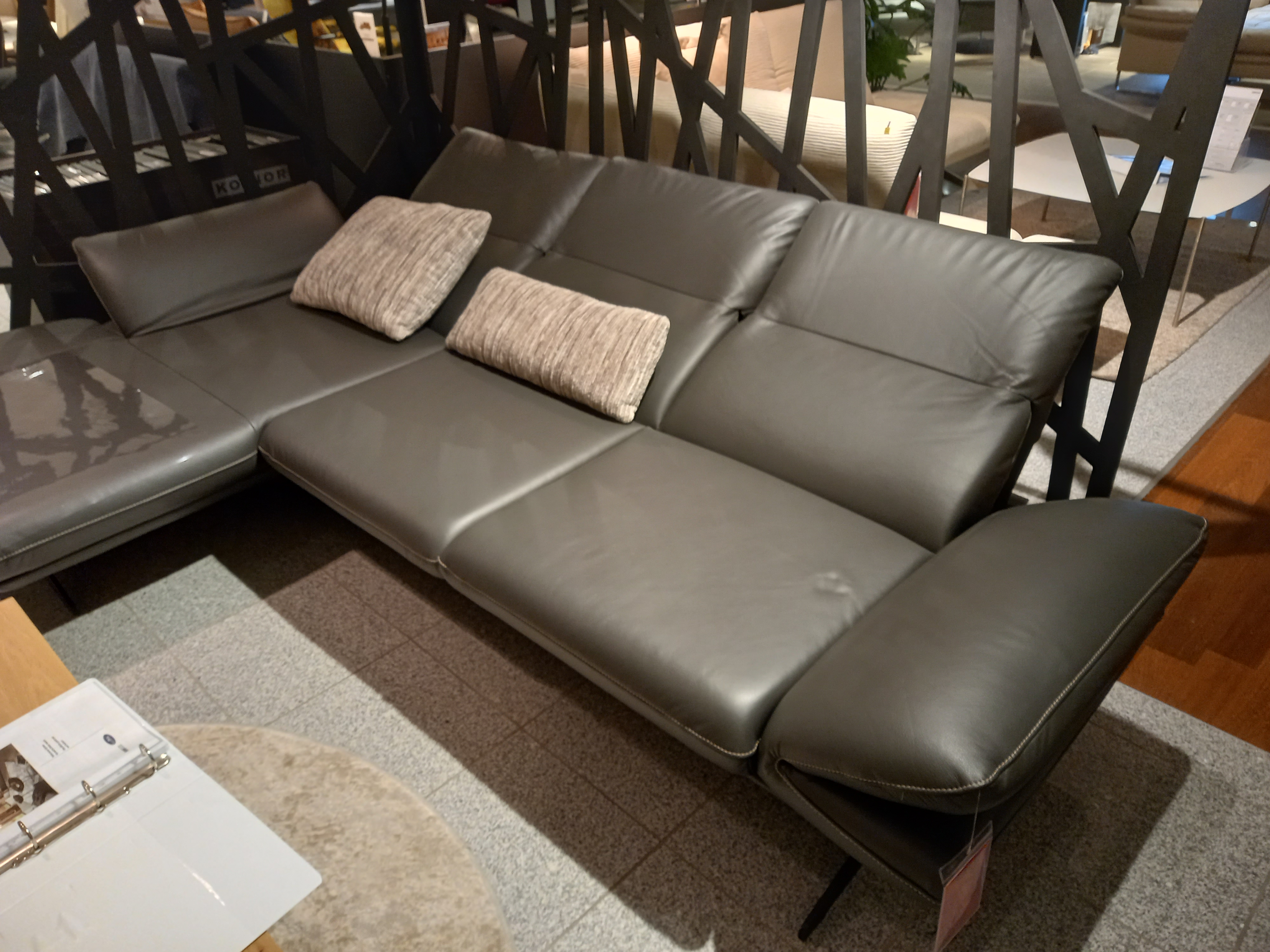 Koinor Polstergruppe ELEMENTS in Leder X-Happy metal, Couch, Mobiliar, Kissen, Dekoration für Zuhause, Tabelle