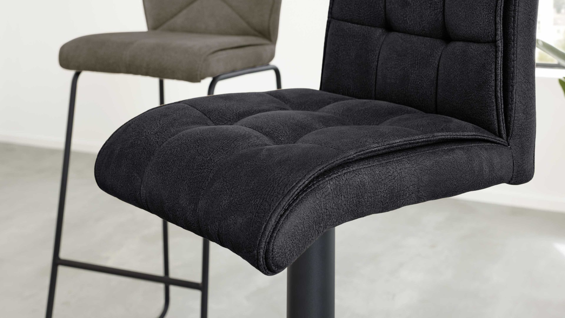 Interliving Barstuhl 2er-Set 5104 ca. 54x112x54cm in carbonschwarz, Kissen, Dekoration für Zuhause, Mobiliar, Kopfkissen