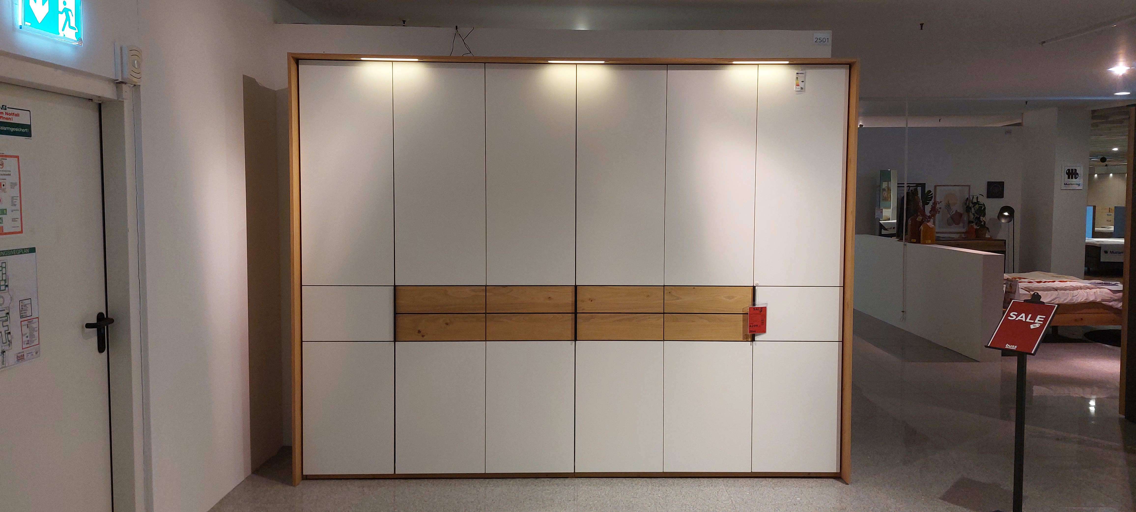 Musterring Luxus-Schlafzimmer MADIVA ca. 180x200cm in Balkeneiche/Lack weiß, Wandschrank, Mobiliar, Garderobe, Schrank, Pflanze