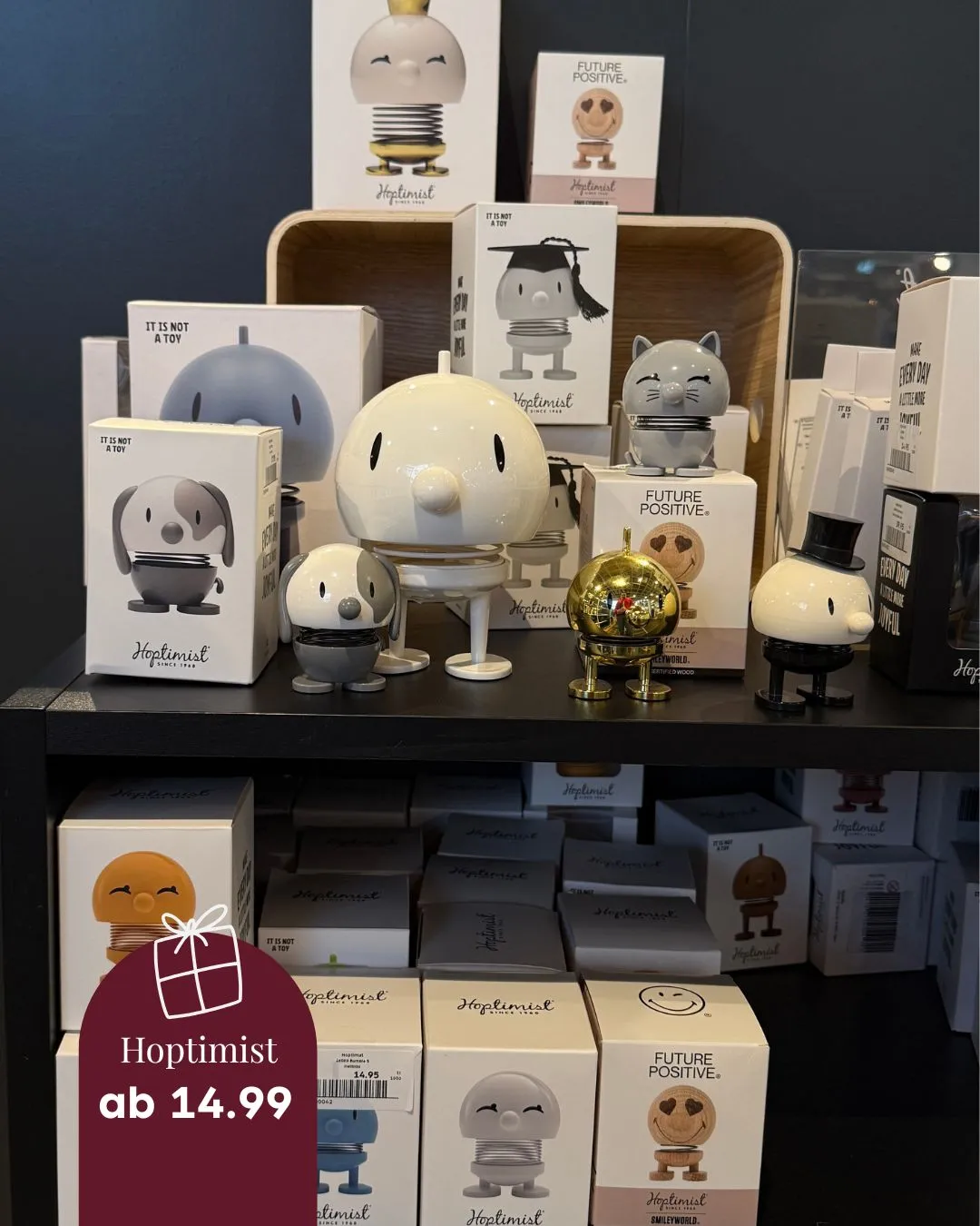 Last-Minute-Geschenkideen!🎁 Dir fehlen noch ein paar Geschenke? Schau unbedingt mal in unseren Boutiquen vorbei. Dort findest du für jeden etwas. 😇  #begeistern #wohnen #buss #oldenburg #wiesmoor #herbartgang #geschenke #geschenkideen #weihnachten #christmas #presents #gift #giftsinspo #giftguide #weihnachtsgeschenk #weihnachtsgeschenke
