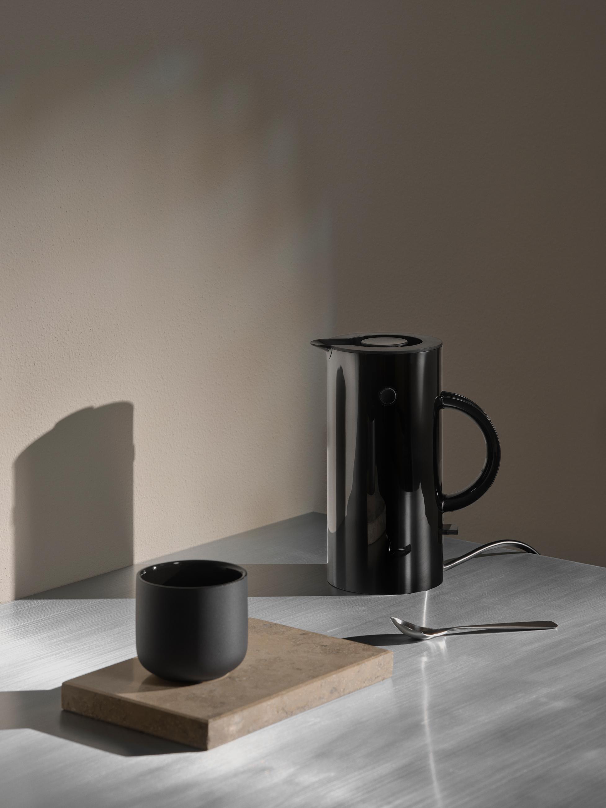 Stelton Wasserkocher EM77 0,5l in Farbe black