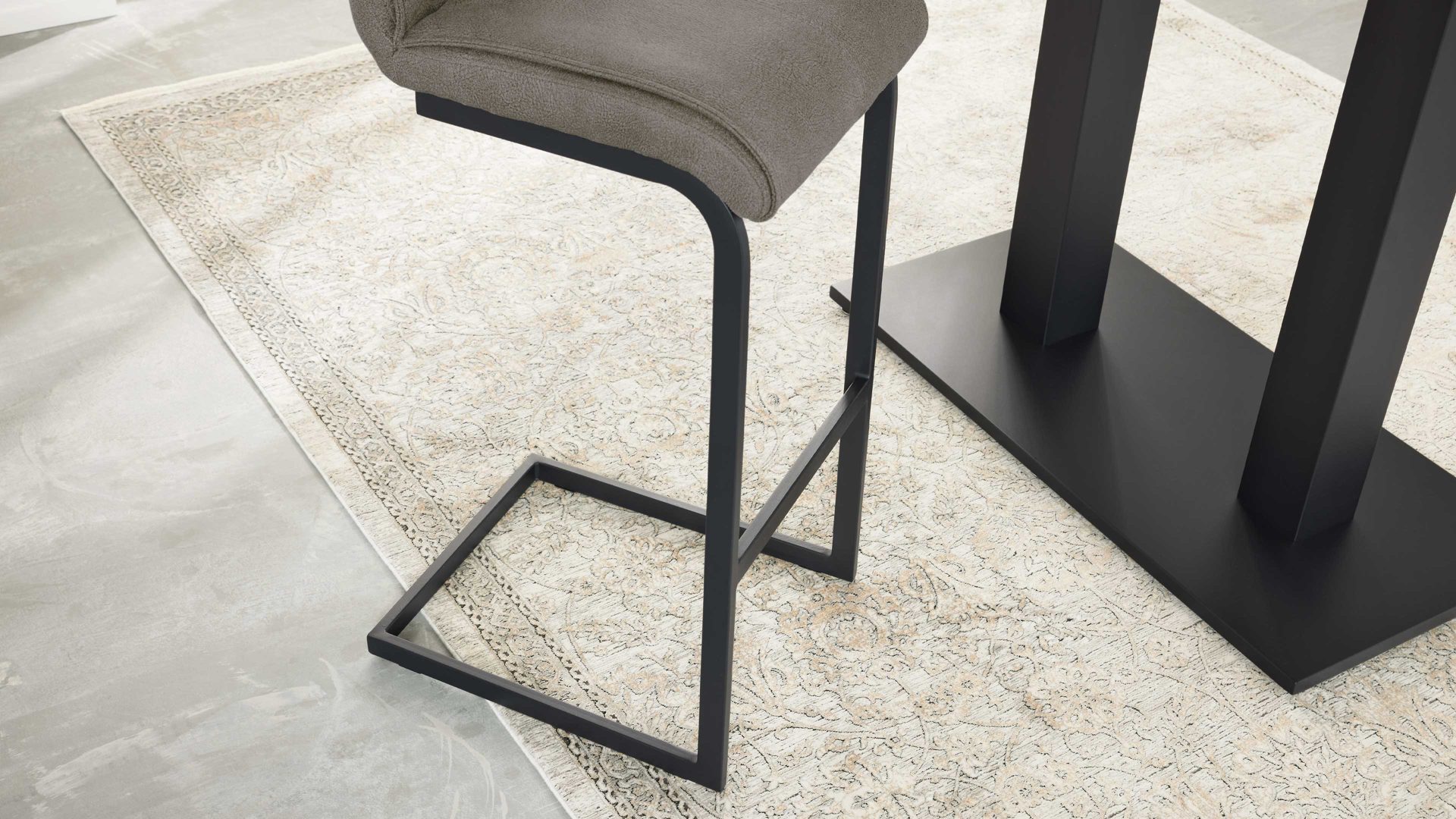 Interliving Barstuhl 5104  ca. 40x110x53cm in dunkelgrau Onyx