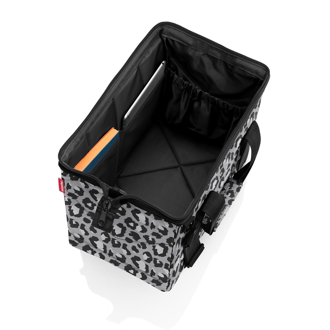 Reisenthel ALLROUNDER M in Farbe leo nero, Erste Hilfe, Tasche