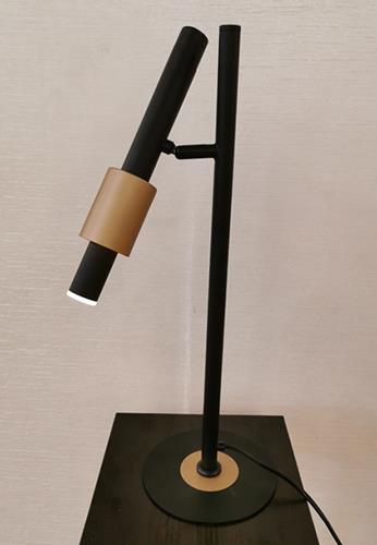 Trio LED-Tischleuchte Ikaris in