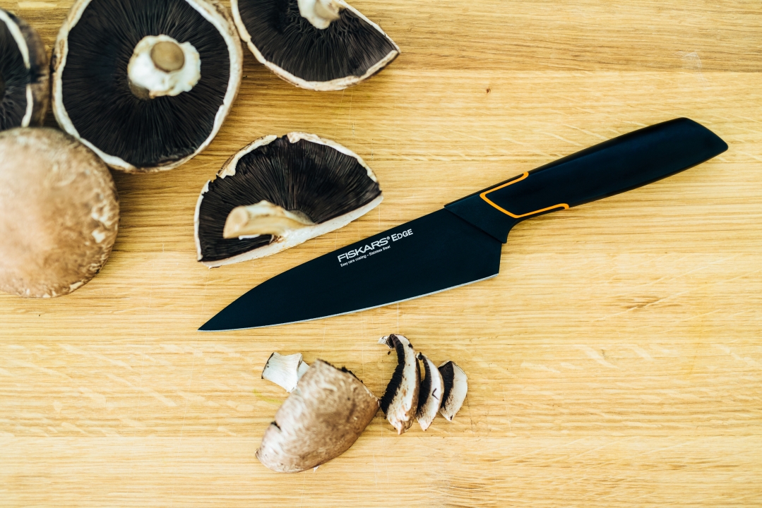 Fiskars Kochmesser EDGE 15cm in Farbe Black