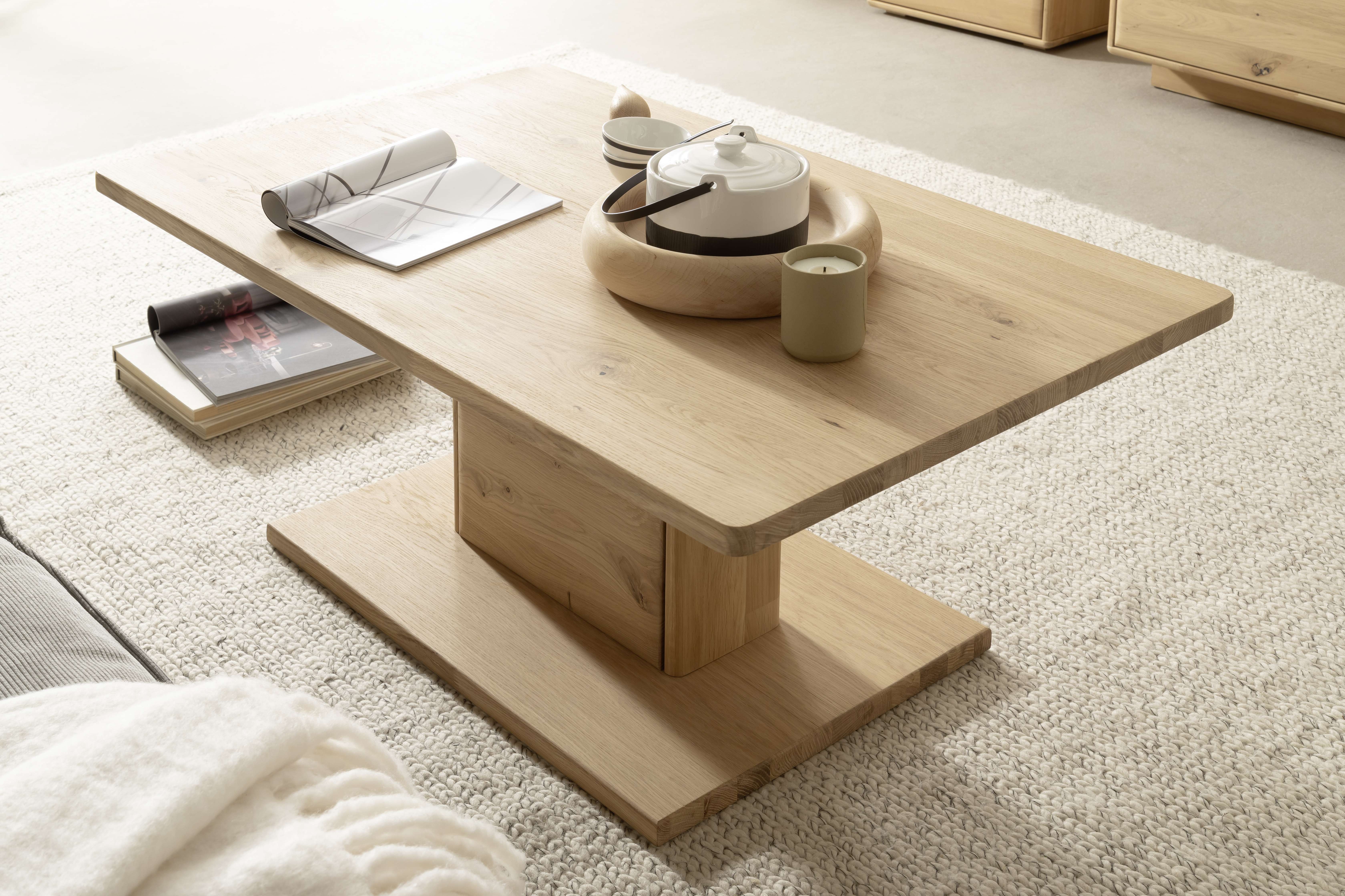 MCA Furniture Couchtisch GIRONA ca. 110x65 cm. H:45 cm in Ast-/Balkeneiche massiv