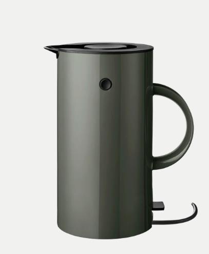 Stelton Wasserkocher EM77 1,5 Liter in Farbe forest green, Kanne, Kochgeschirr, Topf, Shaker, Wasserkrug