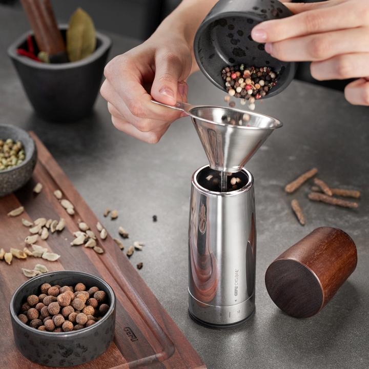 GEFU Gewürzmühle SPICE-GRIND in Farbe schwarz/braun/silber