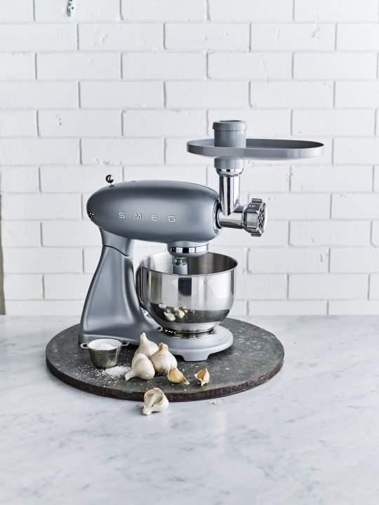 Smeg Küchenmaschine SMF02 in Silber, 800 Watt
