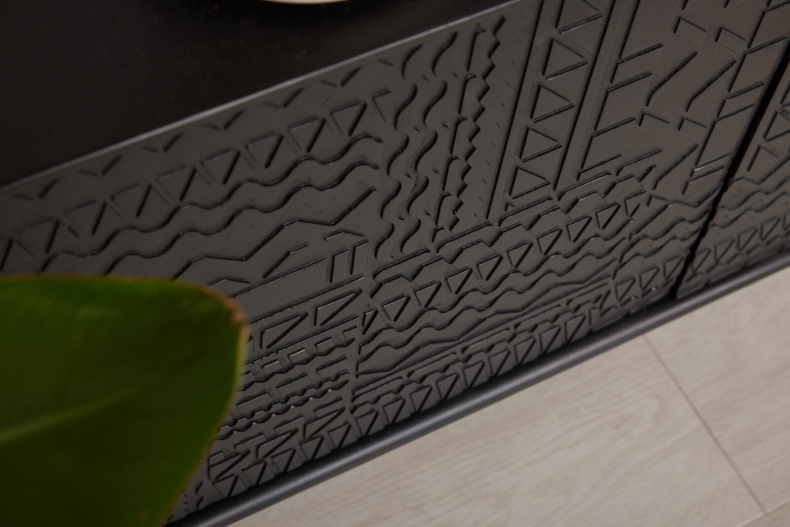 Roomio Lowboard NO. 2001 in Mango massiv gebürstet, schwarz gebeizt/lackiert
