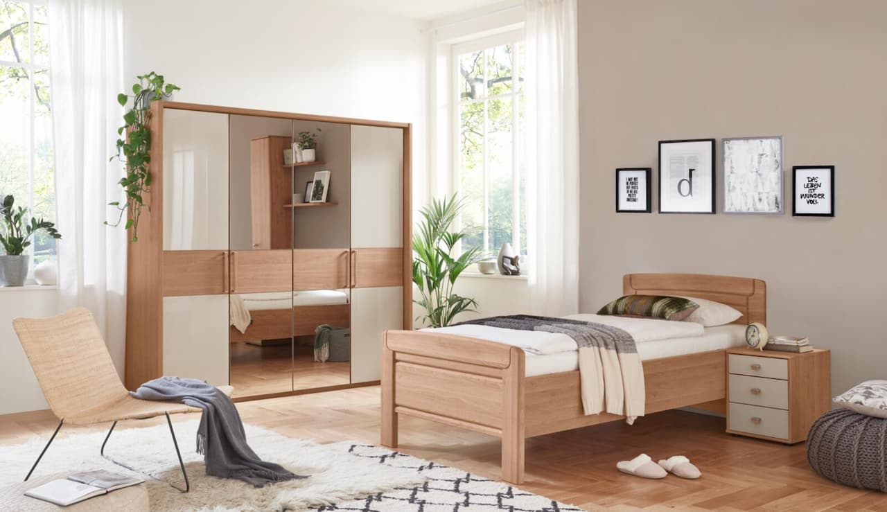 Wiemann Komfort-Schlafzimmer in **Front Eiche Teilmassiv 927