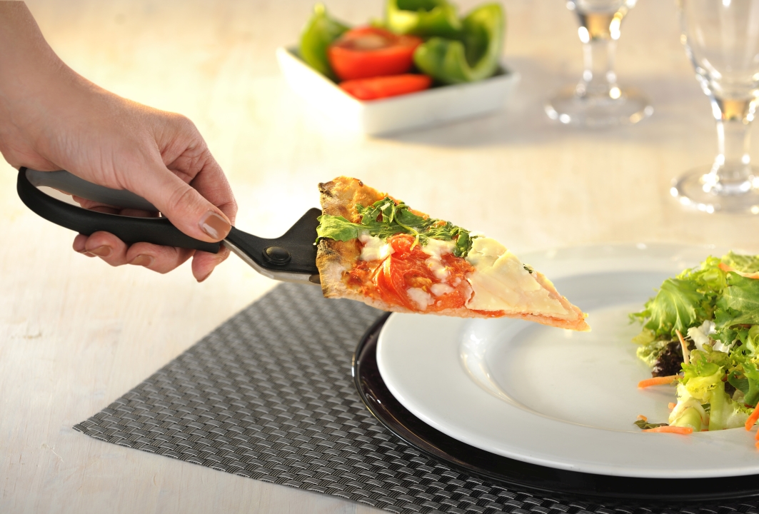 GEFU Pizzaschere PEZZO in Farbe schwarz/silber, Essen, Präsentation des Essens, Pizza