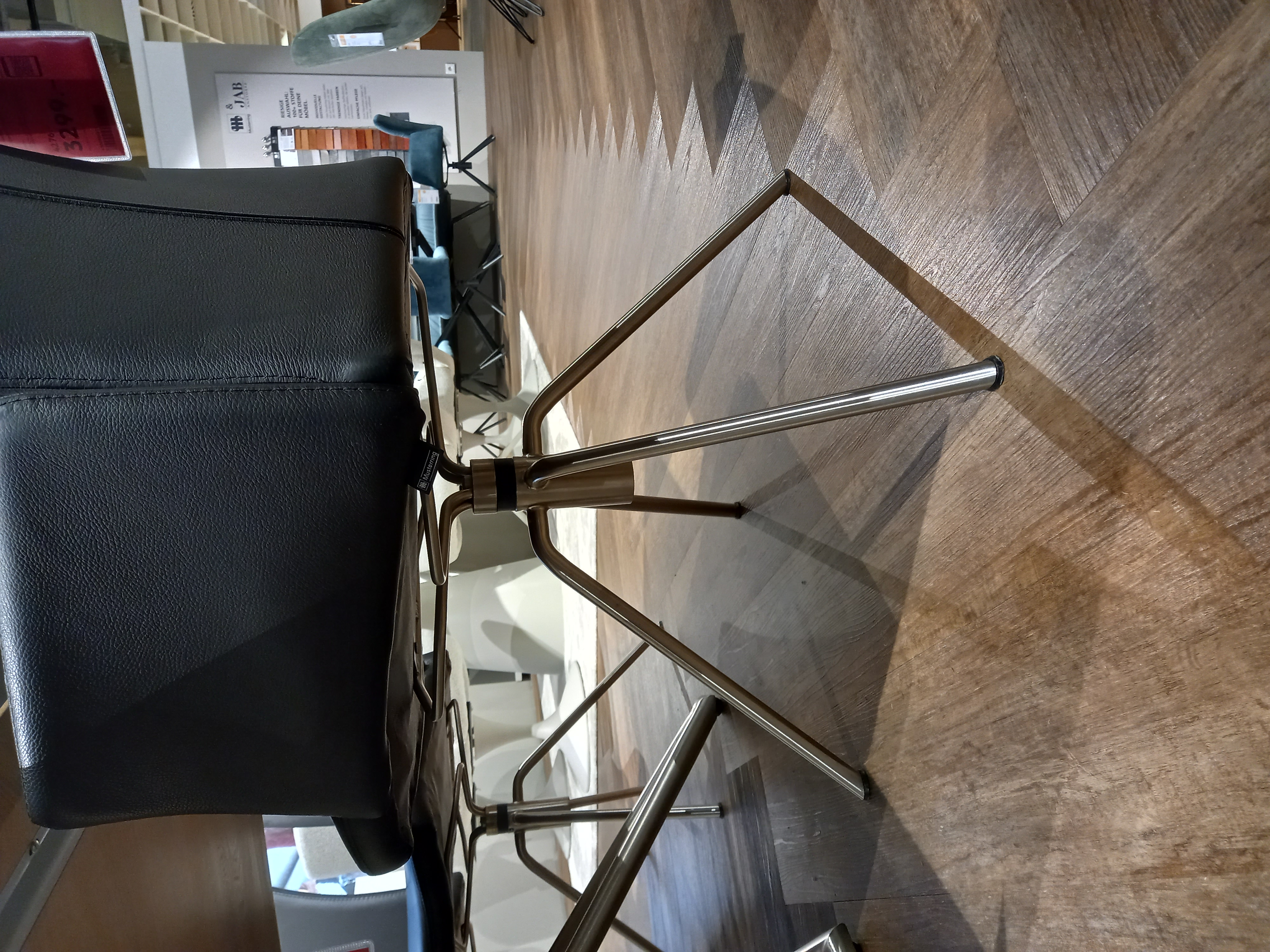 Musterring Stühle 6er-Set  in Leder 1 Toledo nero, Fußboden, Bodenbeläge, Mobiliar, Holz, Innenarchitektur
