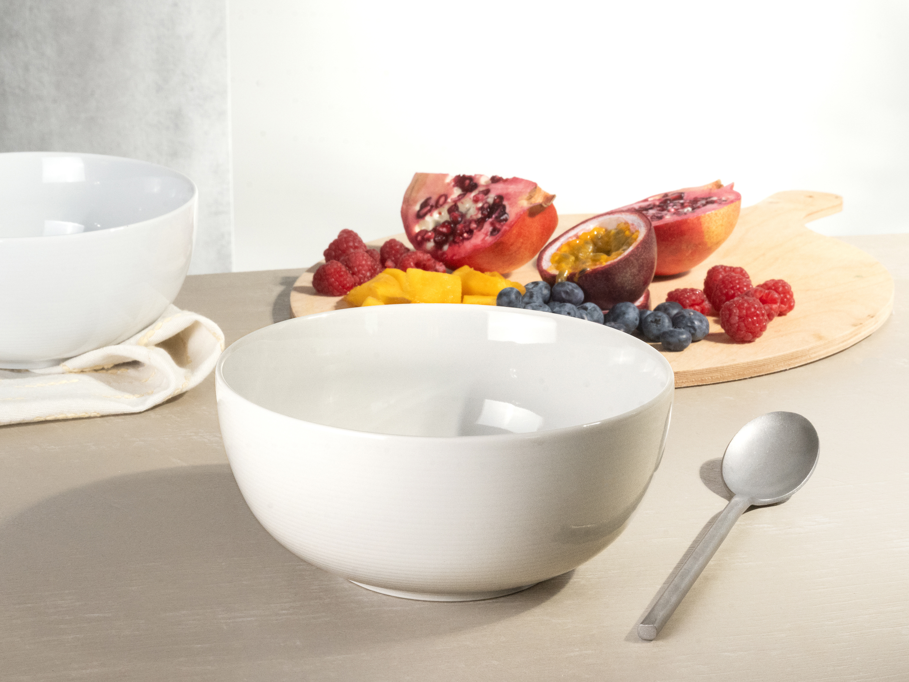 CreaTable Buddha Bowl Session in Farbe Weiß glänzend, Schale, Besteck, Löffel, Beere, Obst