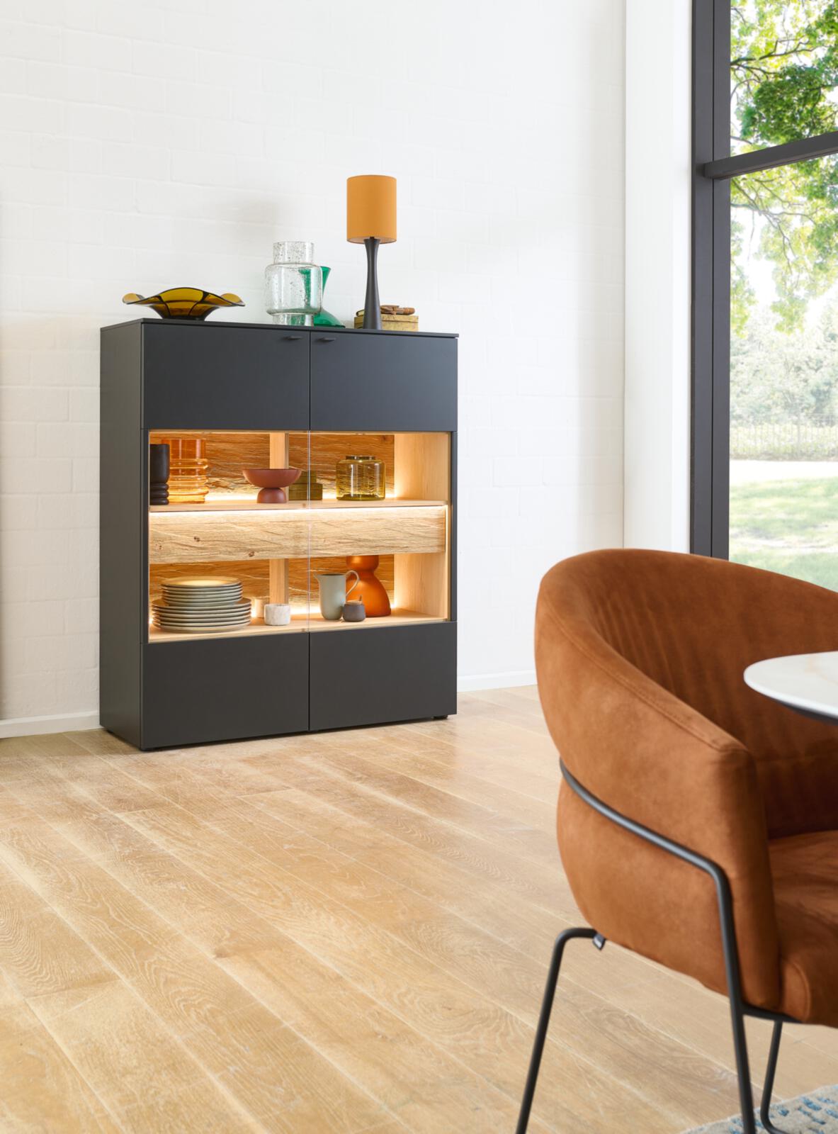 Highboard in Eiche gehackt geölt gebürstet Highboard in Eiche gehackt geölt gebürstet