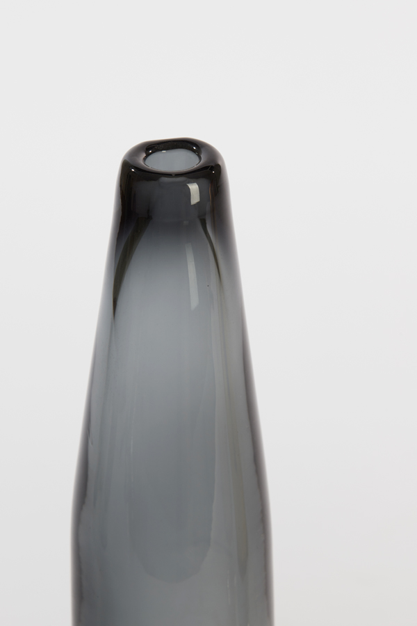 Vase ESTUA  in Glas grau