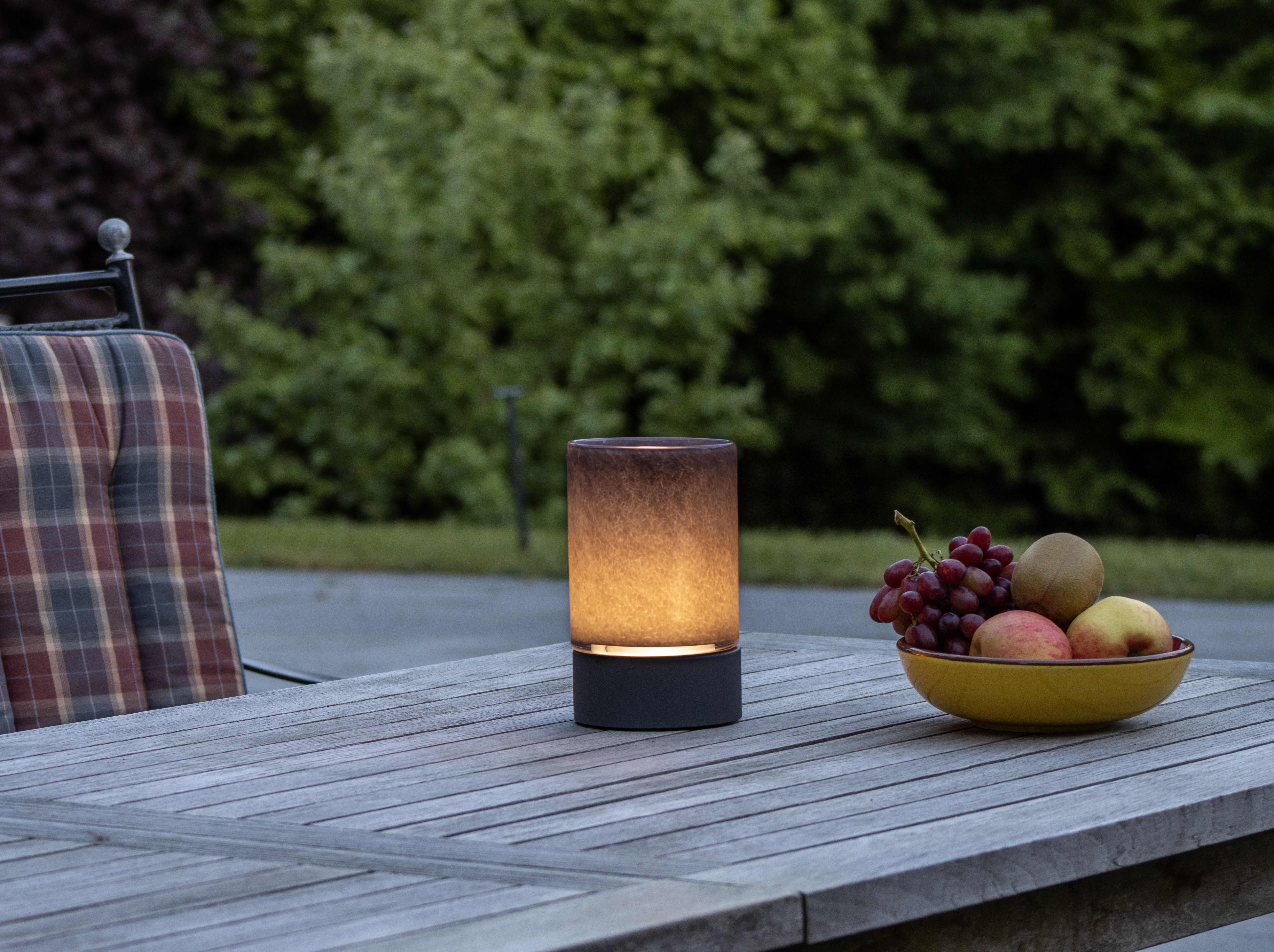 LED-Tischleuchte ARIVA PRO in Glas sandgrau