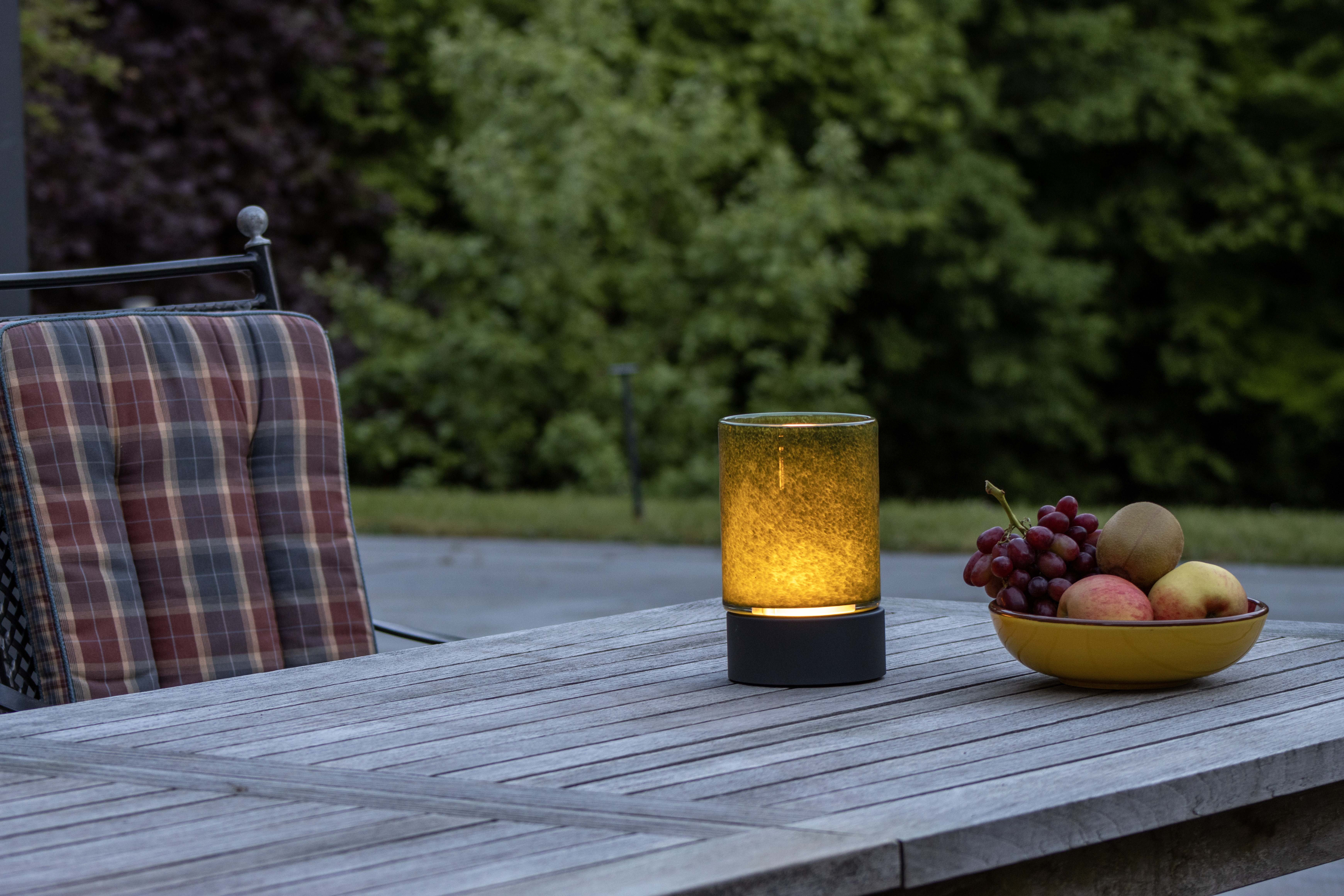 LED-Tischleuchte ARIVA PRO in Glas sandgrau