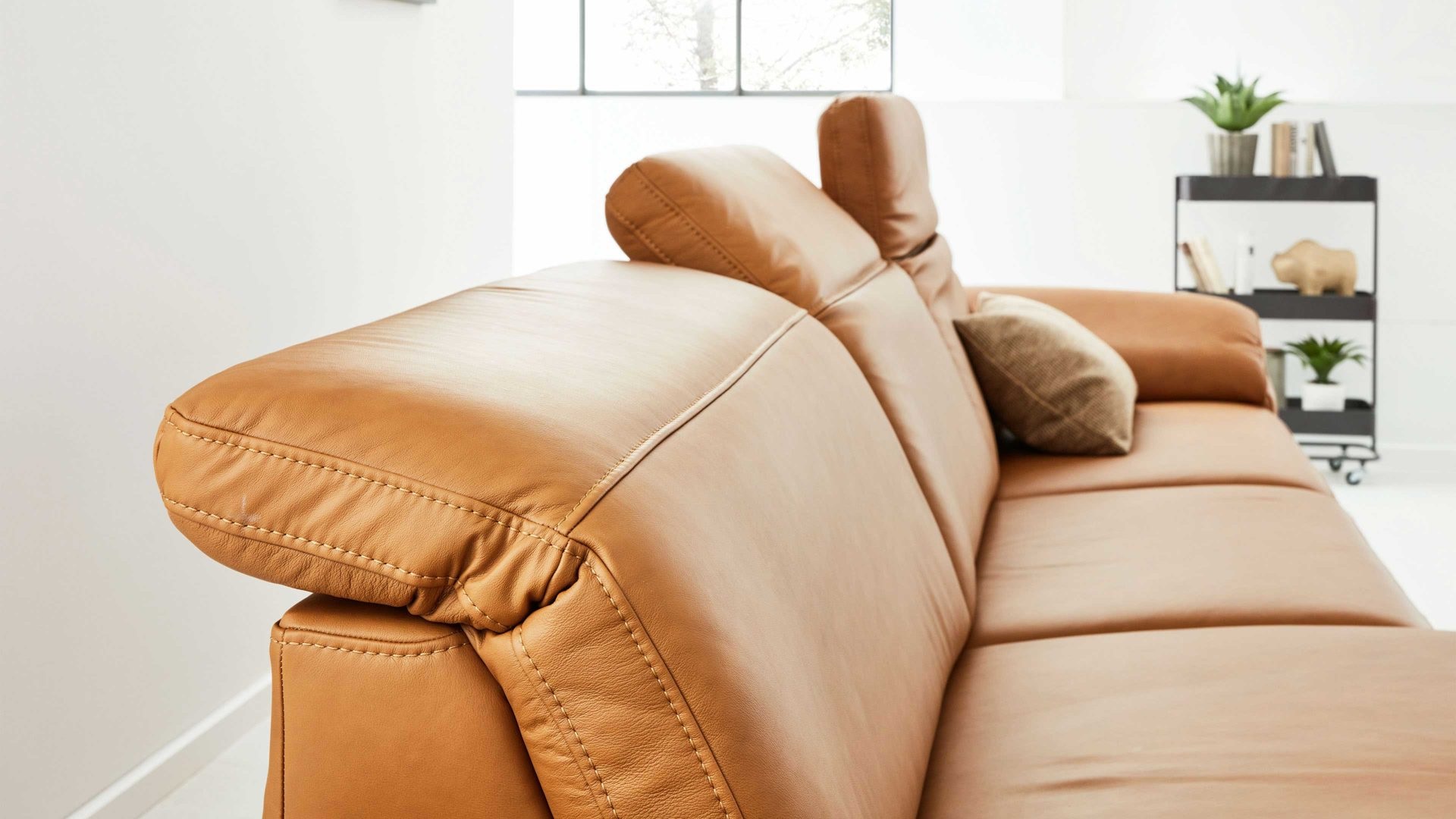 Interliving Polsterecke IL 4054 ca. 289x176cm in Leder Vivre kurkuma, Couch, Mobiliar, Kissen, Dekoration für Zuhause, Innenarchitektur