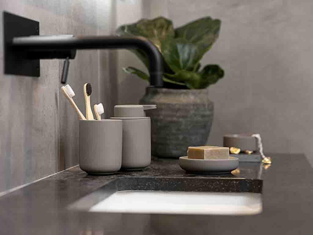 Zone Denmark Seifenspender 0,25 Liter in Farbe taupe