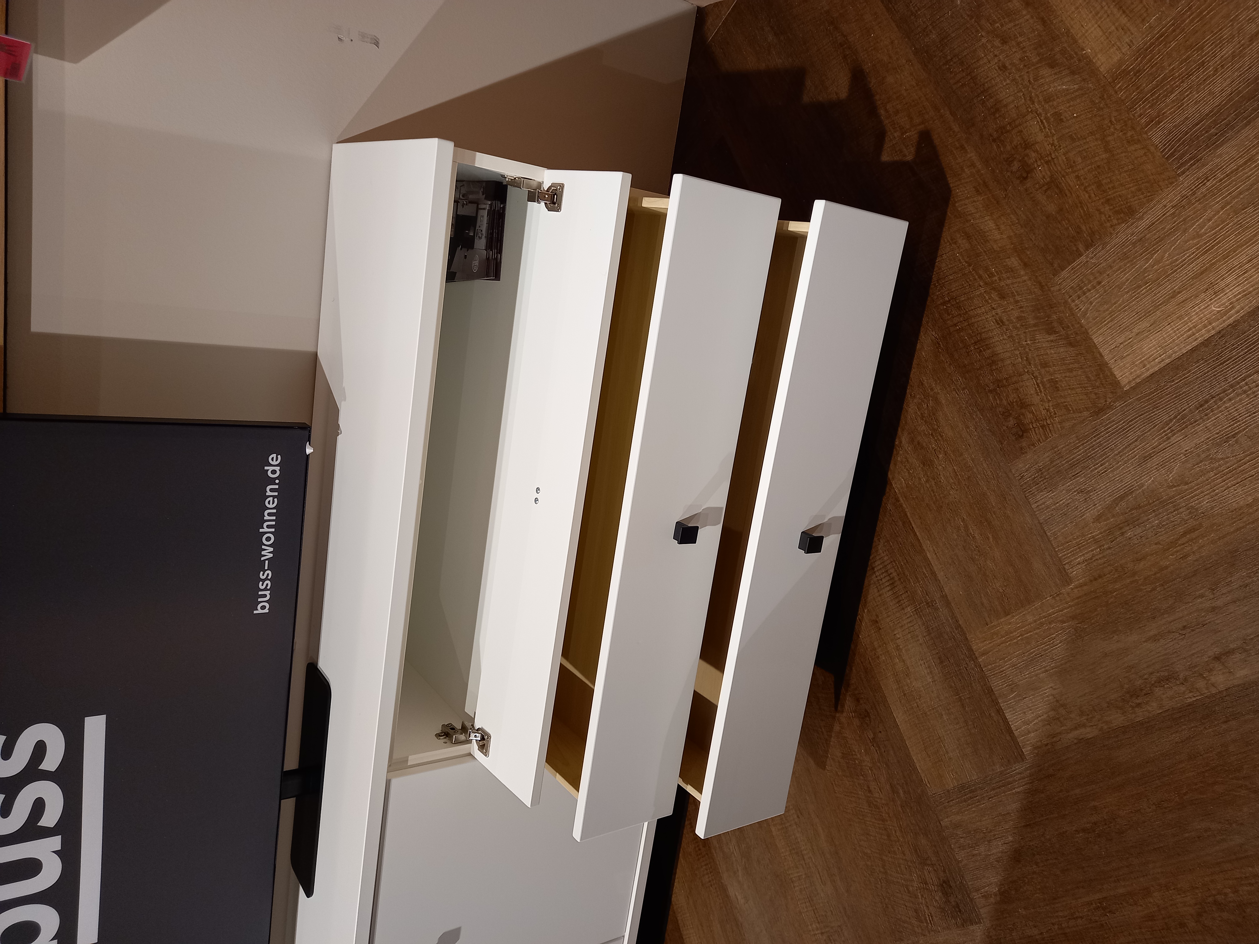 Wehrsdorfer Lowboardkombination  in Farbe Front/Korpus weiß, Innenarchitektur, Holz, Mobiliar, Hartholz, Bodenbeläge