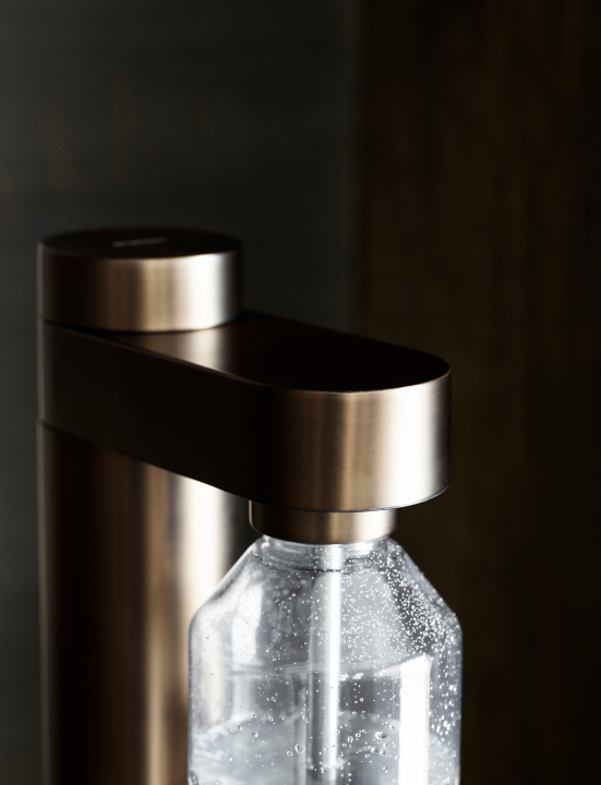 Stelton Wassersprudler Brus in Farbe dark brown metallic