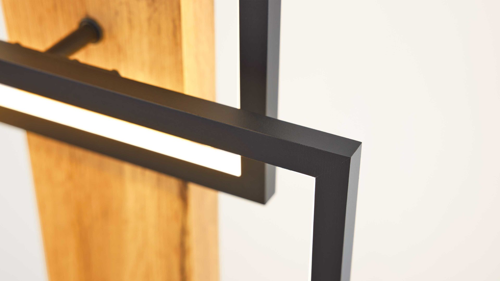 Interliving LED-Stehleuchte IL-9342 in Metall schwarz matt, Holzoptik dunkel
