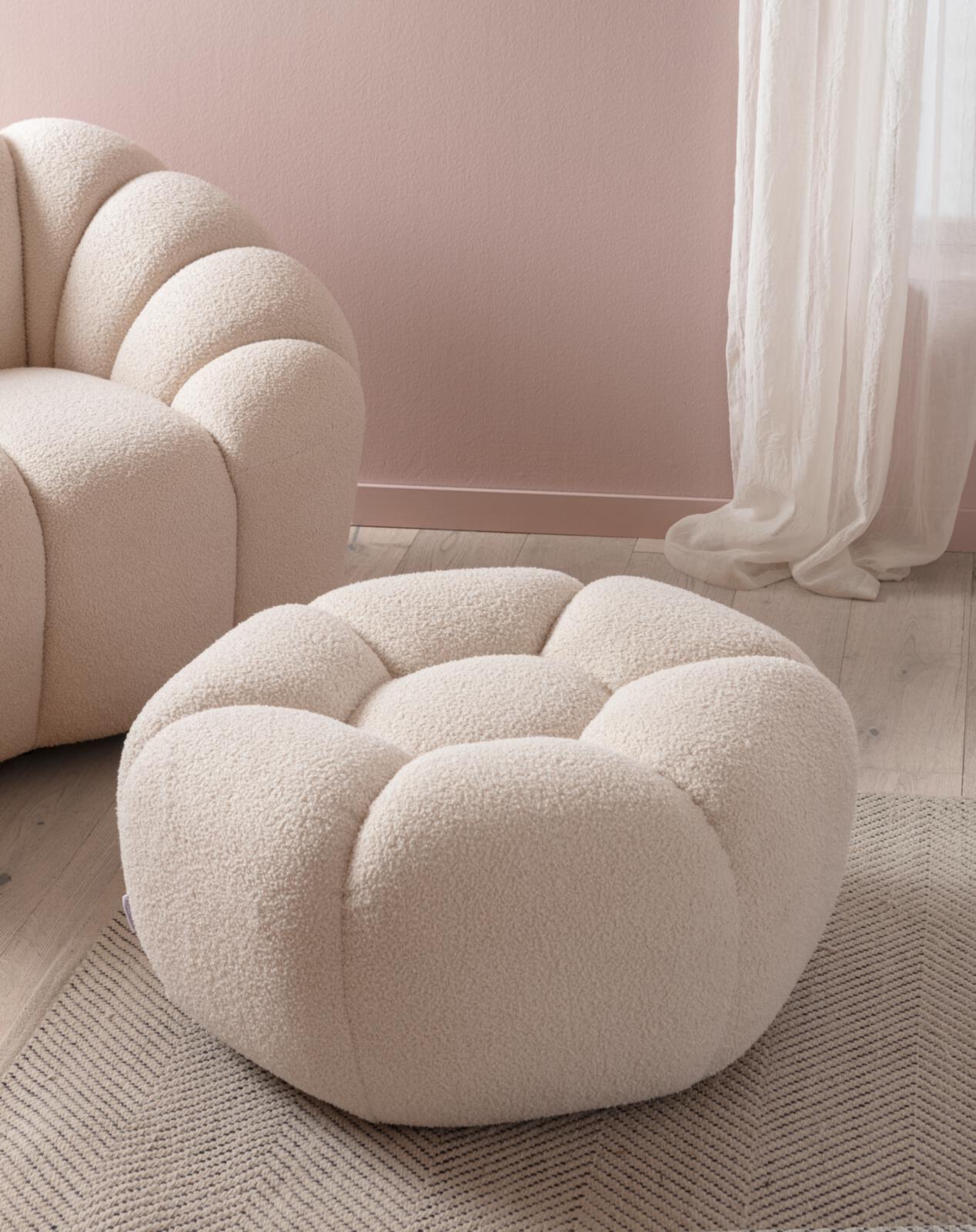 Hocker  ca. B78 H39 T78 cm in Stoff 306/55 weiß, Moebel, Kissen, Dekoration für Zuhause