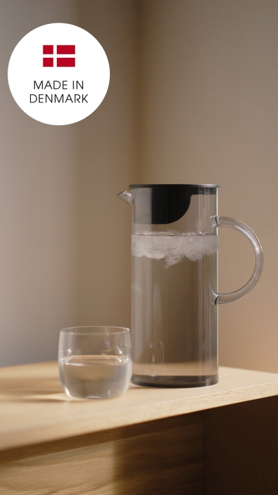 Stelton Kanne mit Deckel EM 1,5l in Farbe smoke
