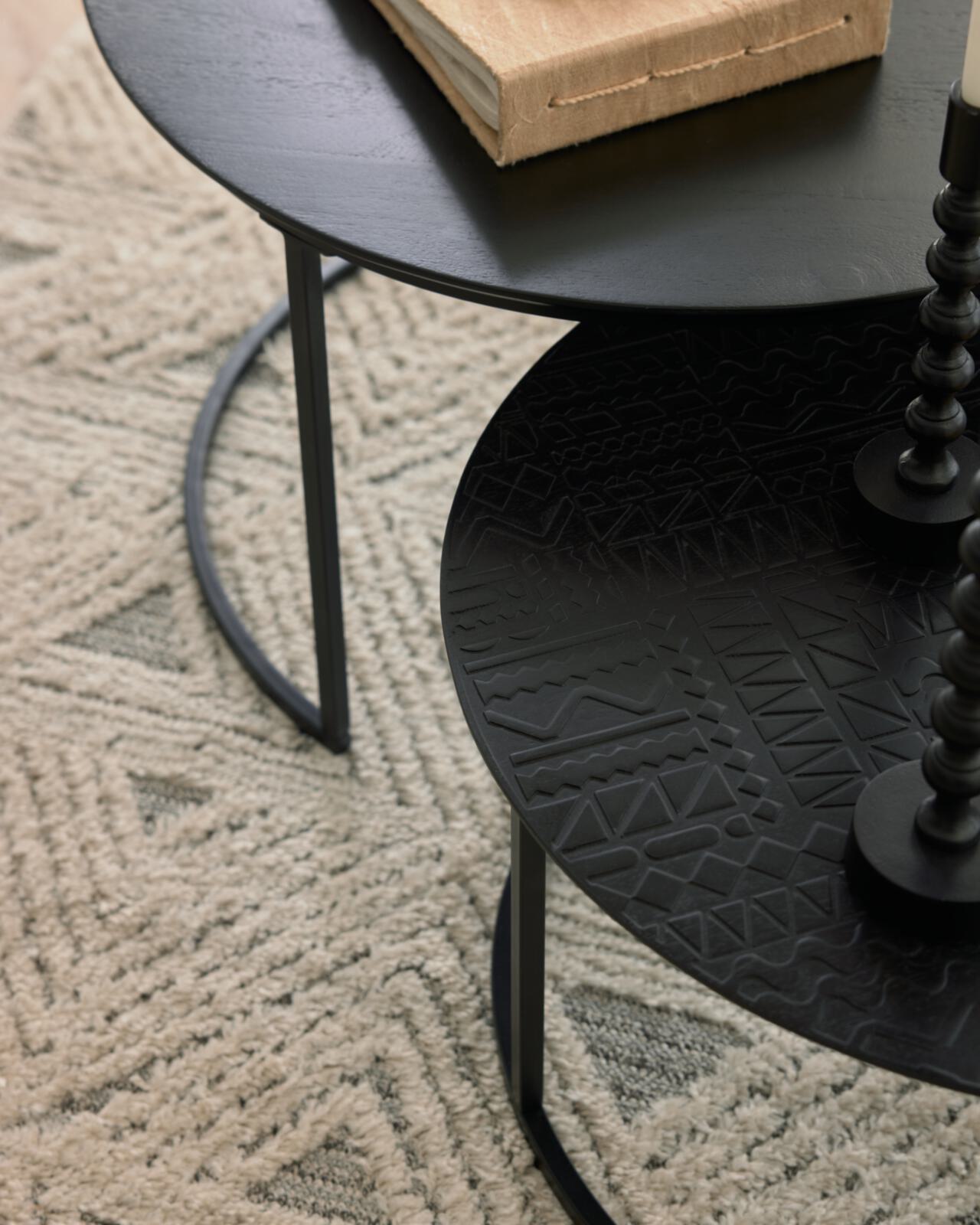 Roomio Couchtisch 2er-Set NO. 2001 in Mango massiv, schwarz gebeizt und lackiert mit Holzverzierung