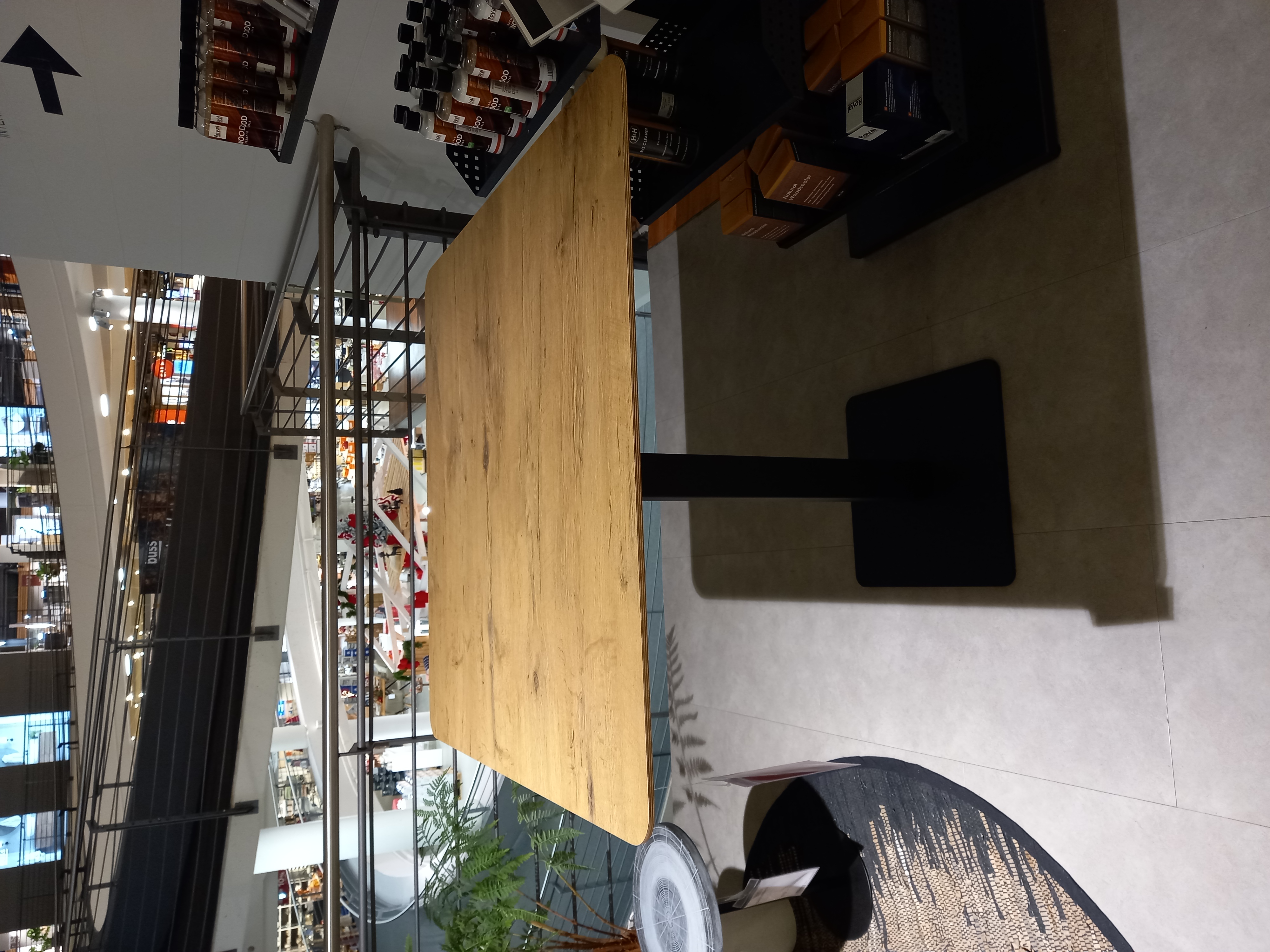 Musterring Stehtisch HELMOND in Platte Multiplex HPL Wildeiche, Sperrholz, Holz, Innenarchitektur, Restaurant, Fußboden