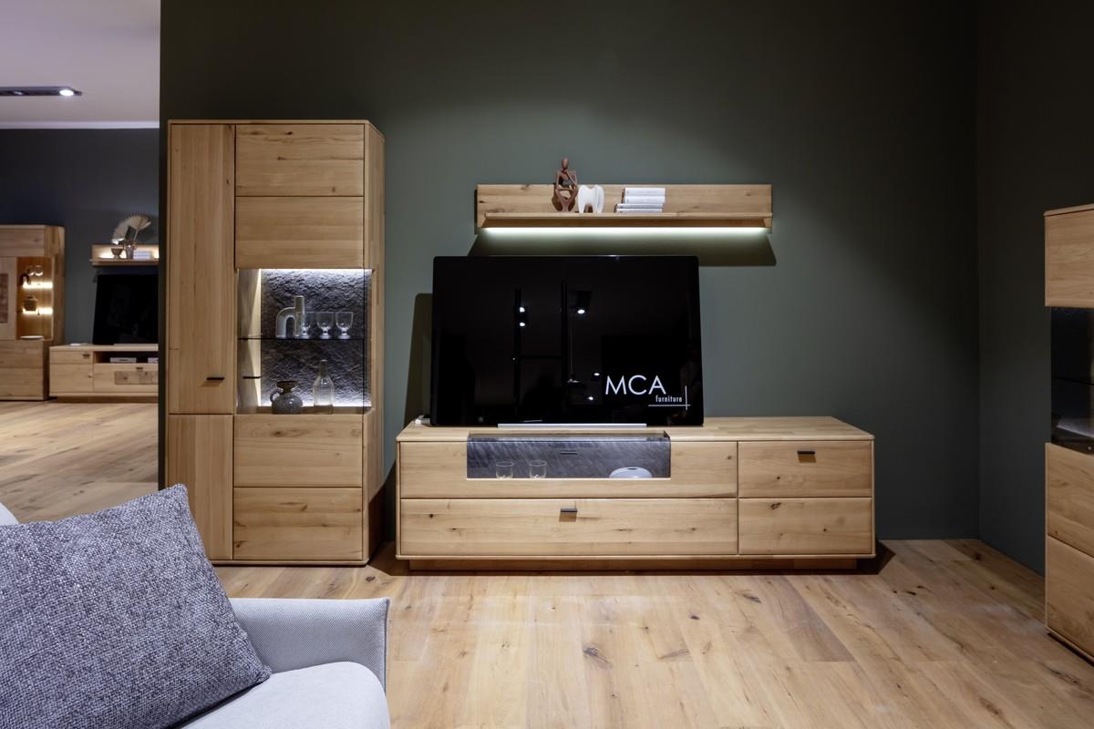MCA Furniture Wohnkombinationnation ASTARA ca. B323 H207 T50 cm in Ast/Balkeneiche massiv